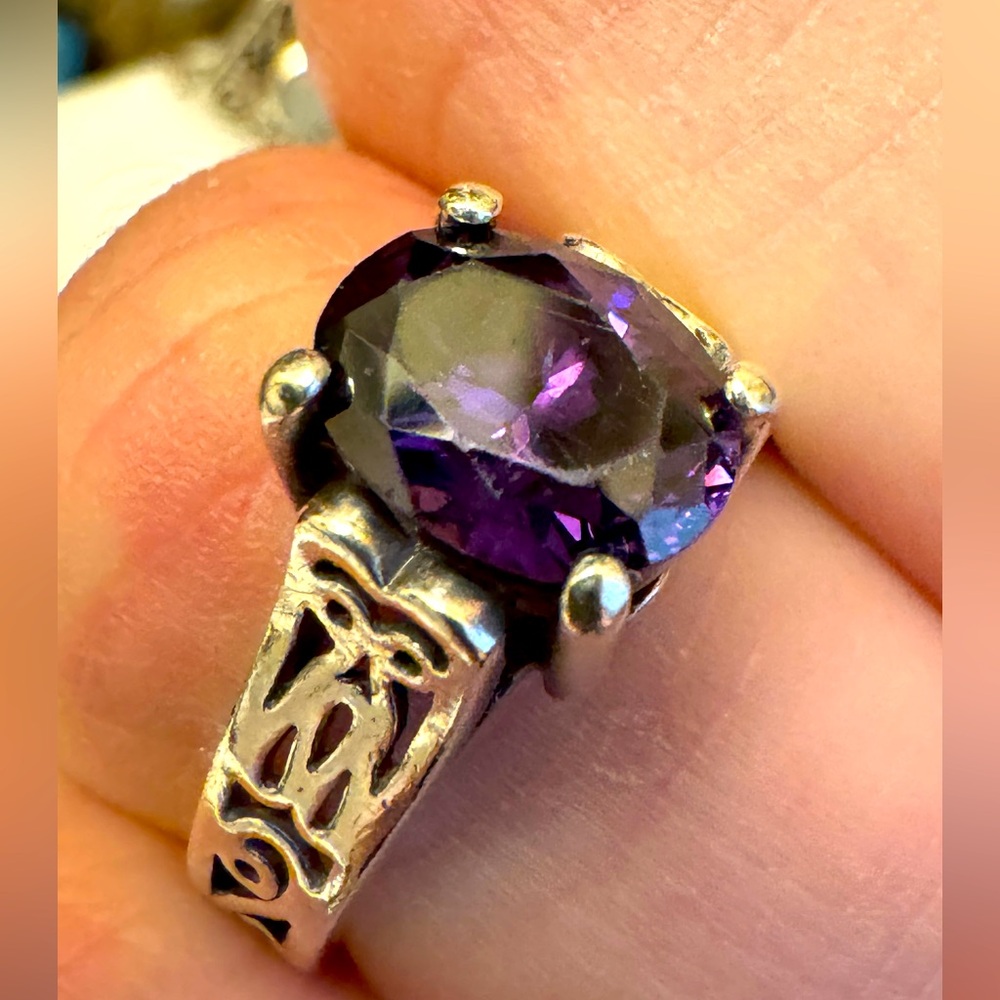 Sterling Silver 3 carat Amethyst Solitare ring size 6. W/filigree band